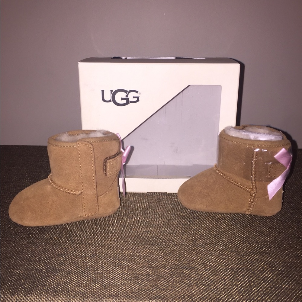 Girls Ugg Boots! - Picture 6 of 8